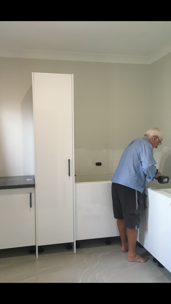 Install Kaboodle base cabinets & gloss white modern panels. T Handle T/Master Matt Black handles fitted.