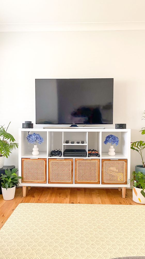 Sleek TV and Entertainment unit using Clever Cube shelf.