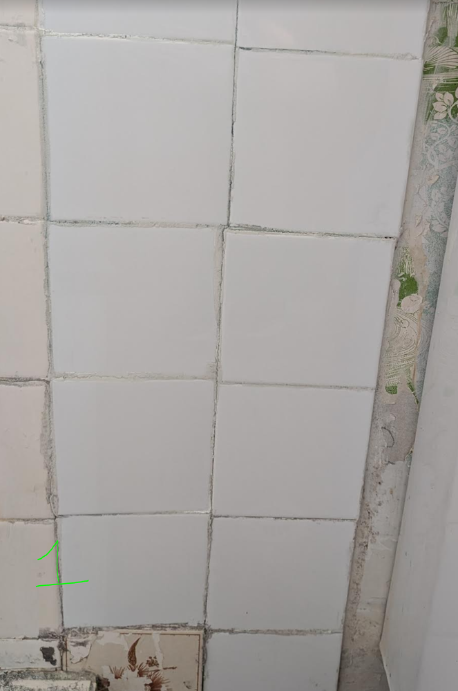 Image 1 wall tiles with cracks in grout