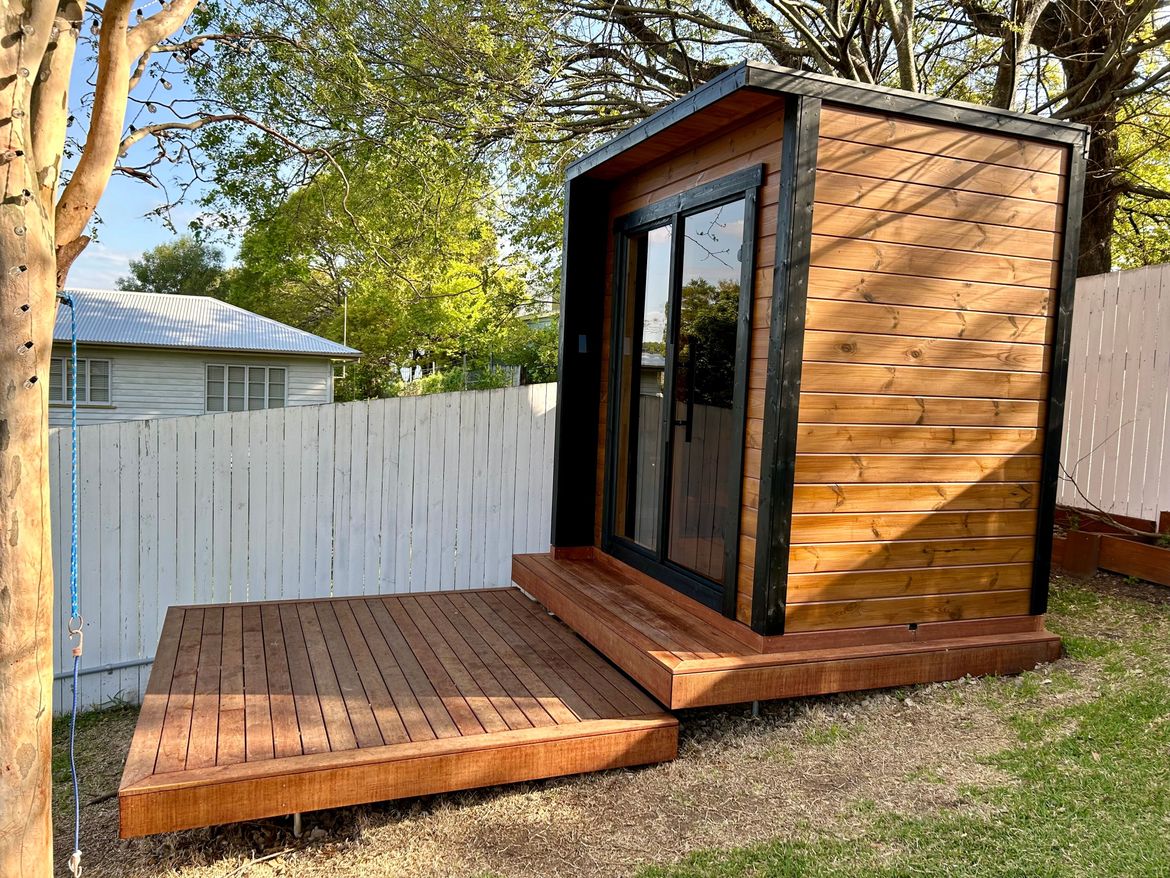 Cantilevered 2 level deck for sauna