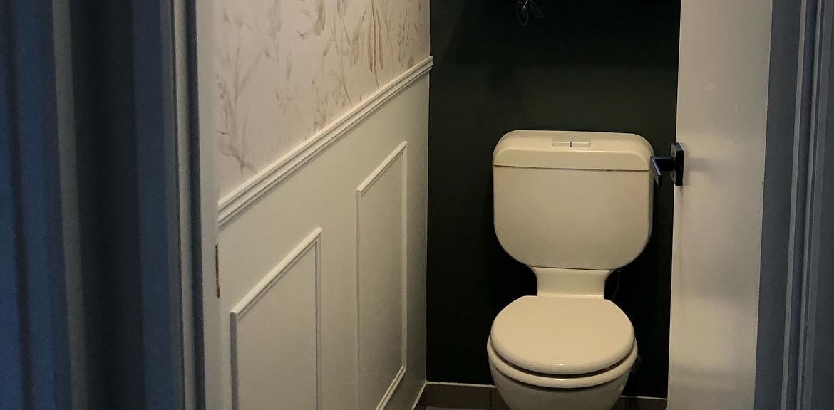 Budget toilet room makeover with wallpaper.JPG