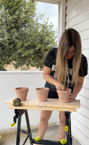 Marking out the centre of pots