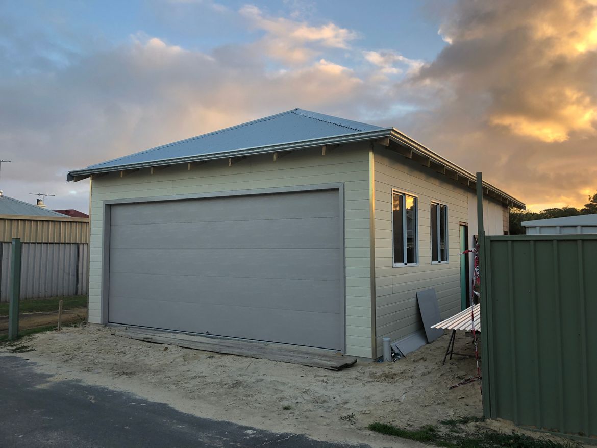 This timber-framed double garage features a mezzanine