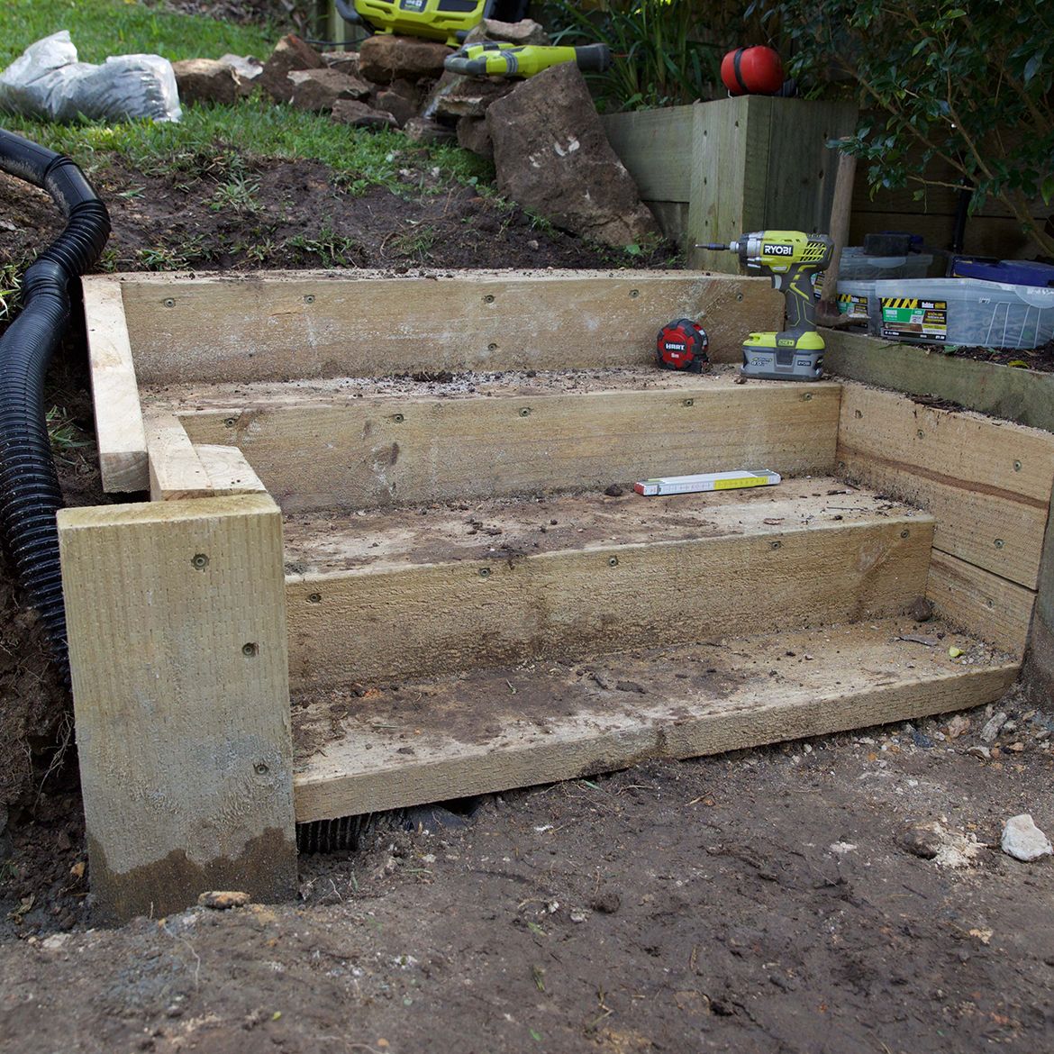 How to build a retaining wall | Bunnings Workshop community