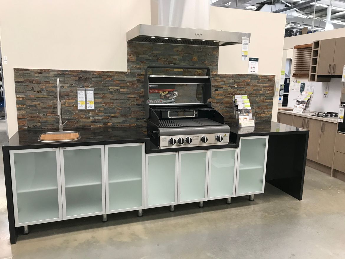 Outdoor kitchen 2025 cabinets bunnings