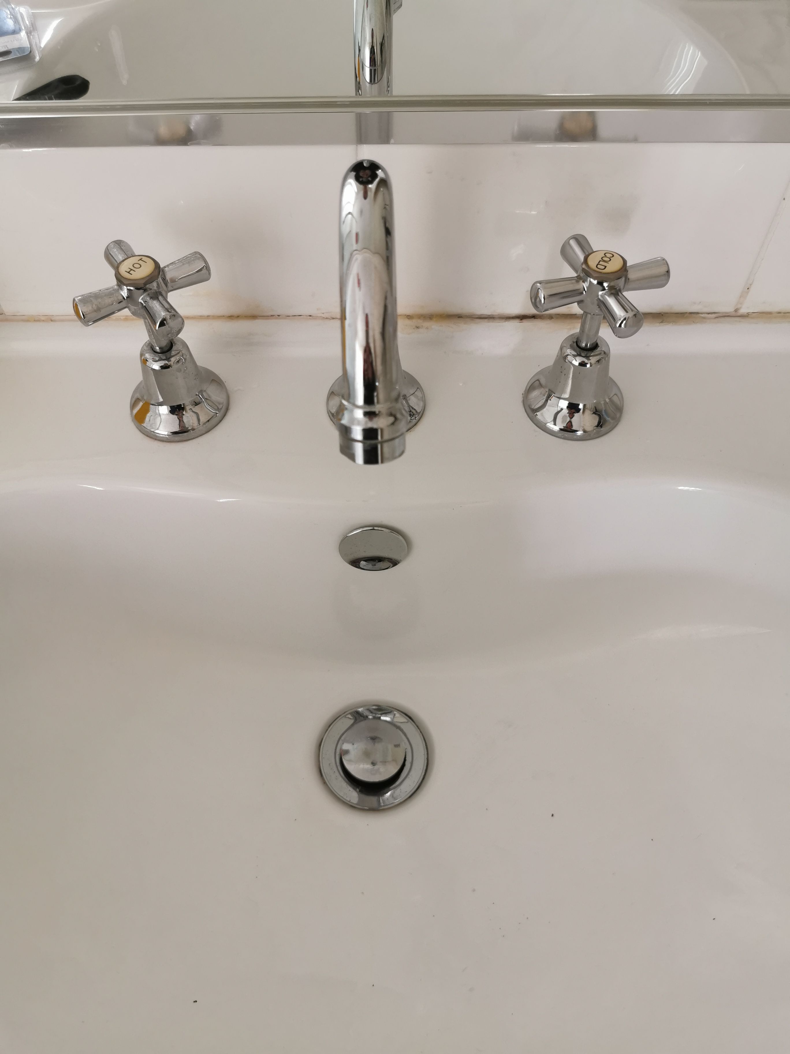 Ensuite vanity cold water tap issue | Bunnings Workshop community