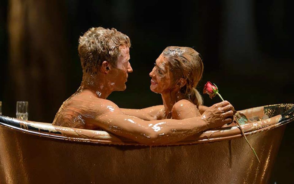 the-bachelor-chocolatebath-960x600.jpg