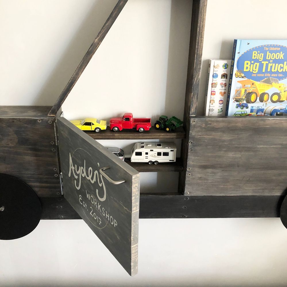 Ute bookshelf