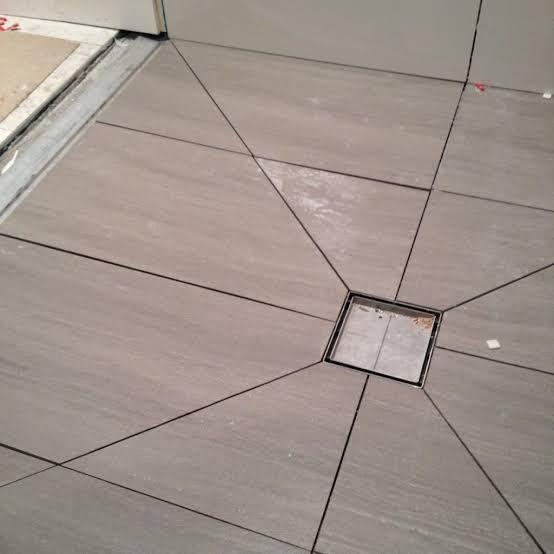 Cutting large floor deals tiles