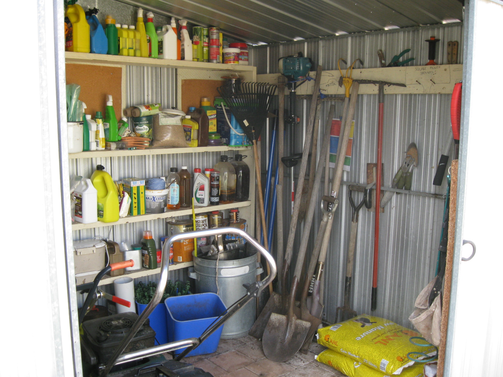 Garden tool shop rack bunnings