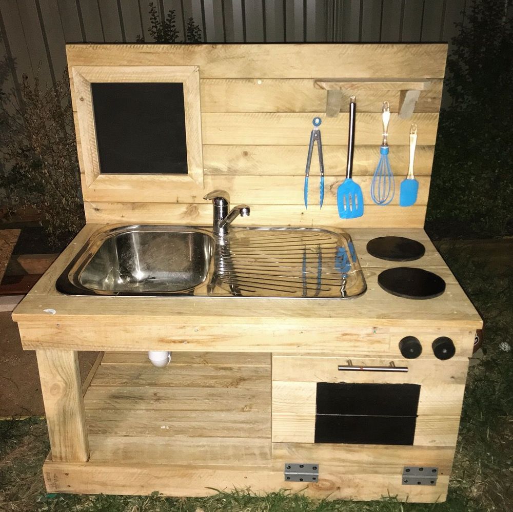 pallet play kitchen