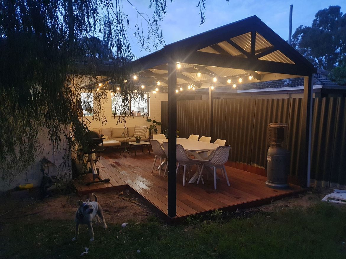 Bunnings store exterior lights