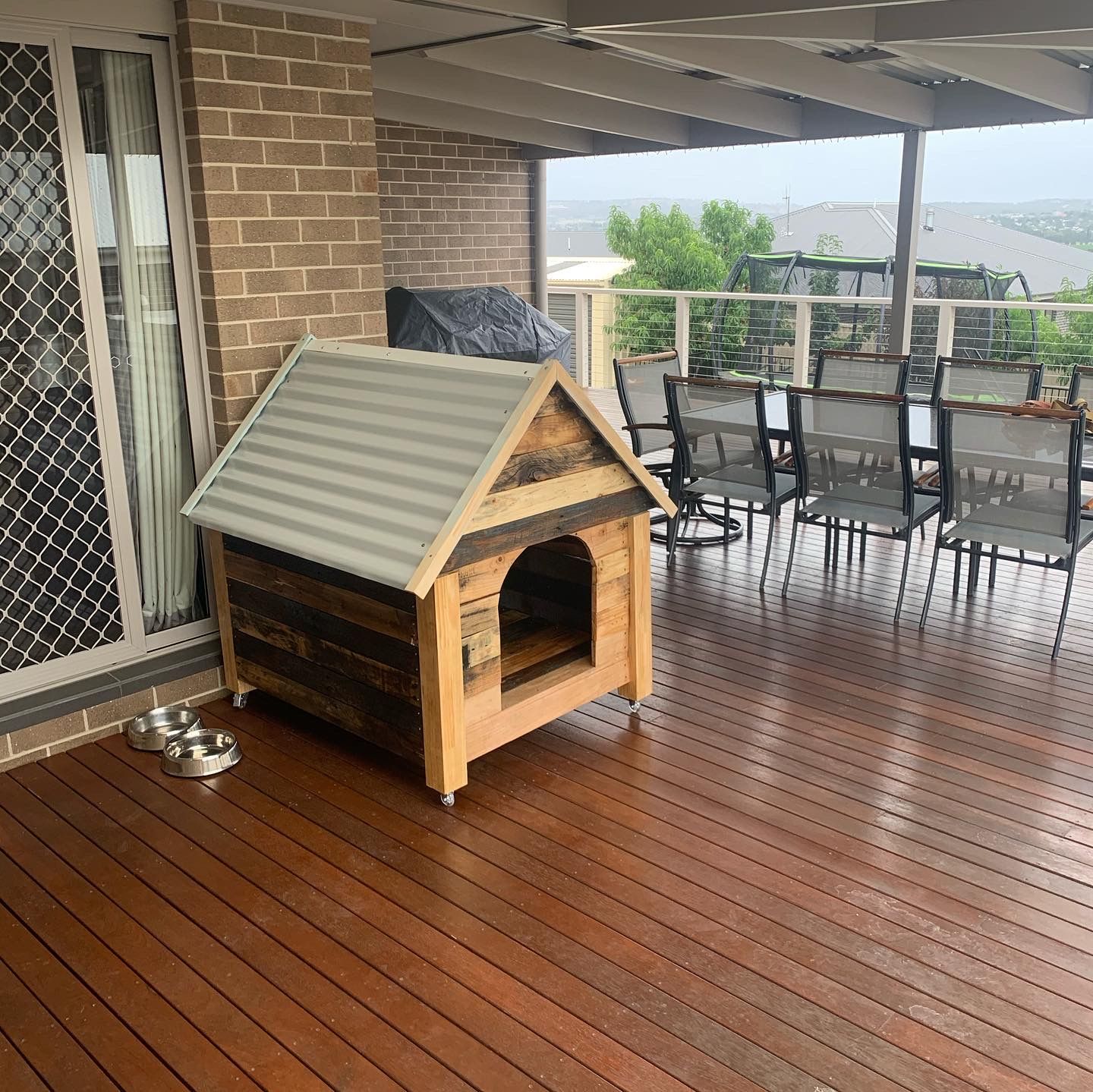 Dog crate out of pallets hotsell