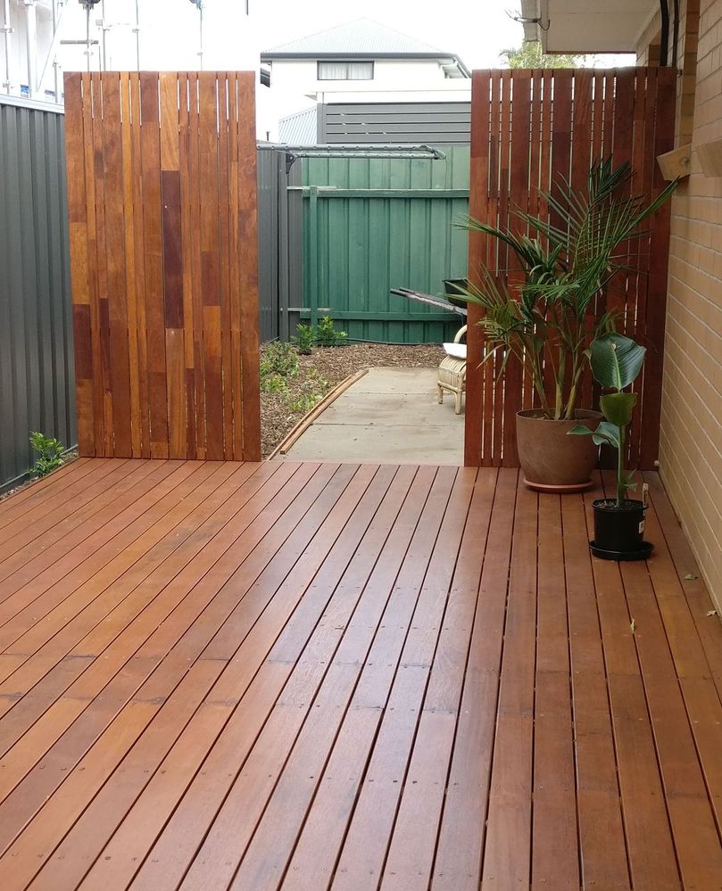 Low-profile deck