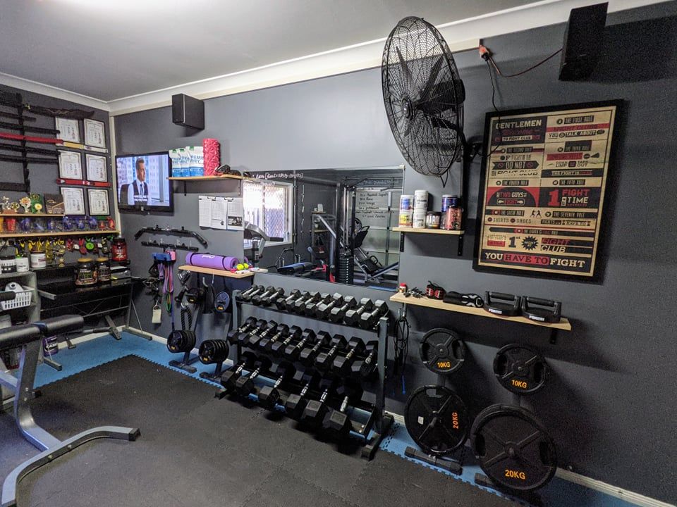 Garage best sale gym setup