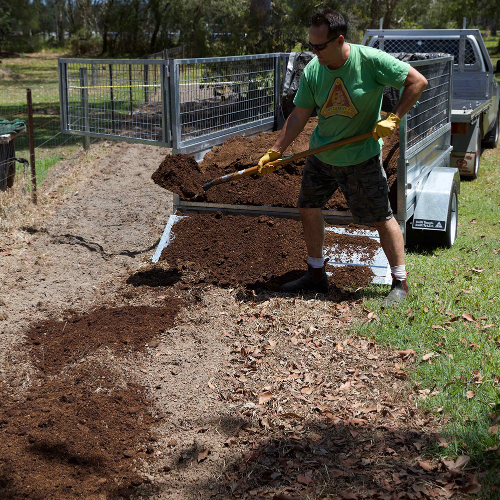 Step 2.1 Add compost or manure.png