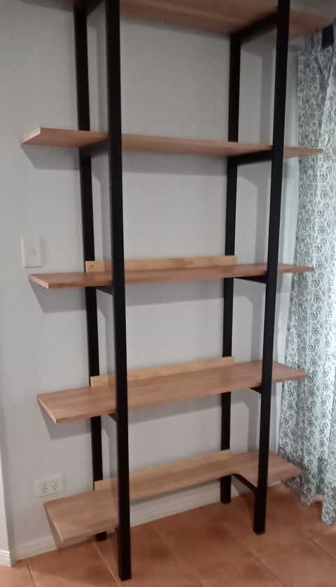 Ladder Shelf 02.jpg