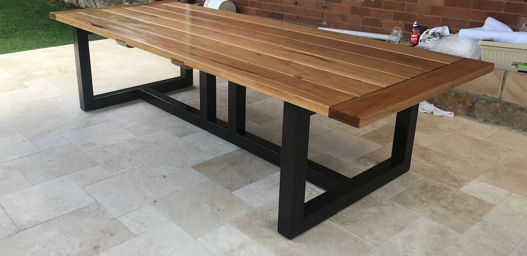 Outdoor dining best sale table bunnings