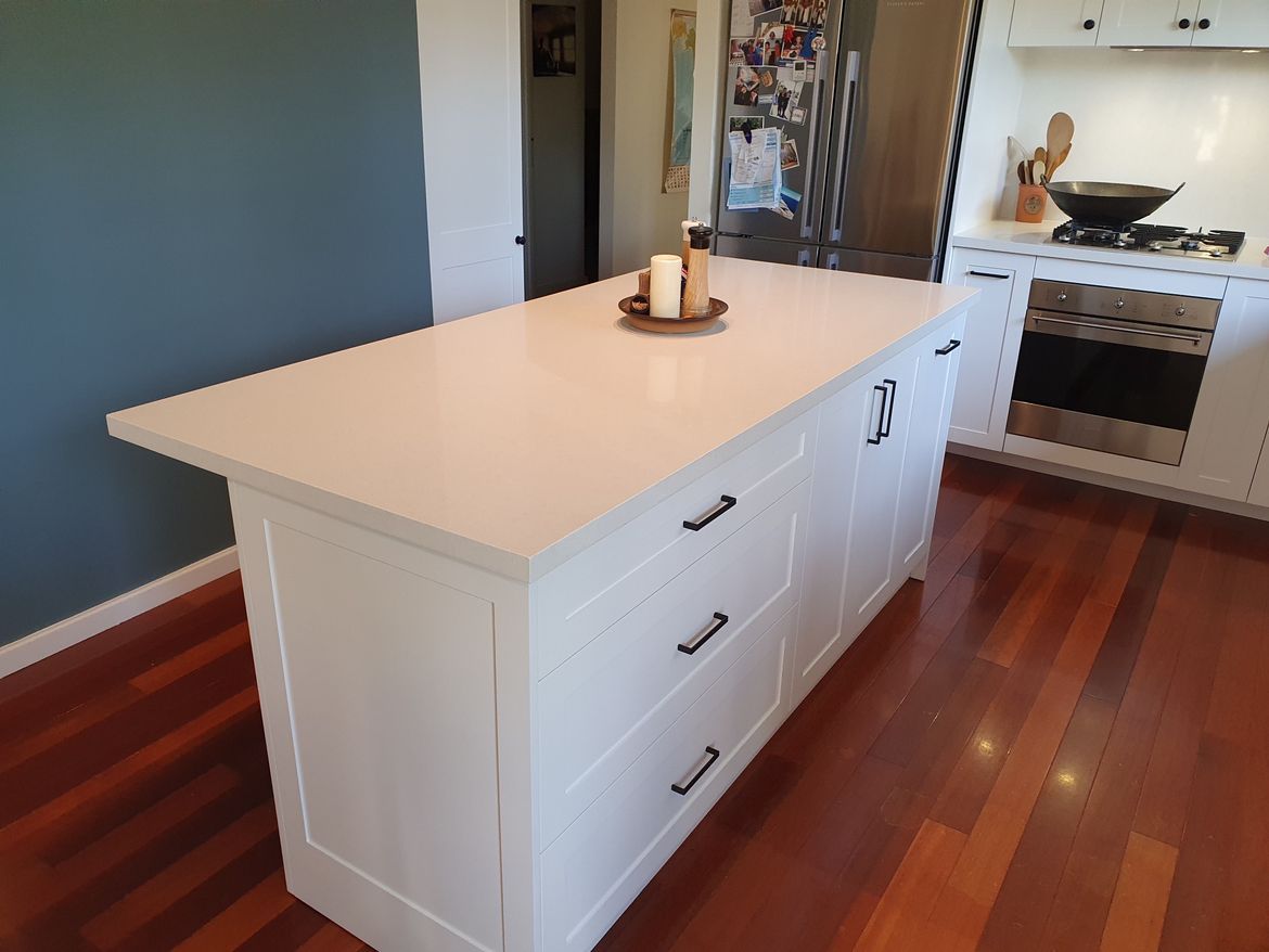 Movable kitchen store island bench