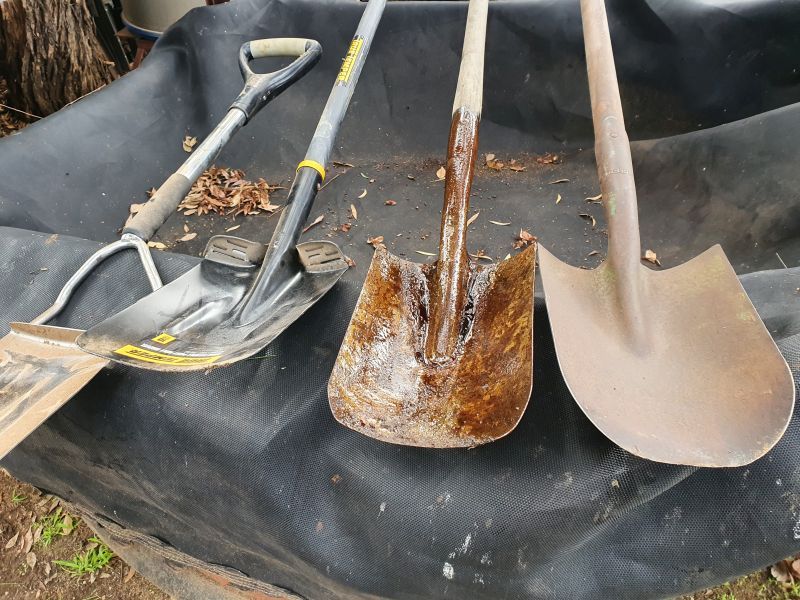 Bunnings shovels and deals spades