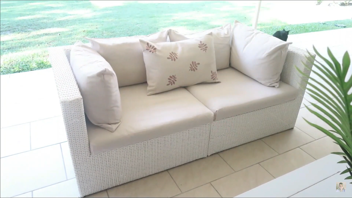 Plastic deals wicker sofa