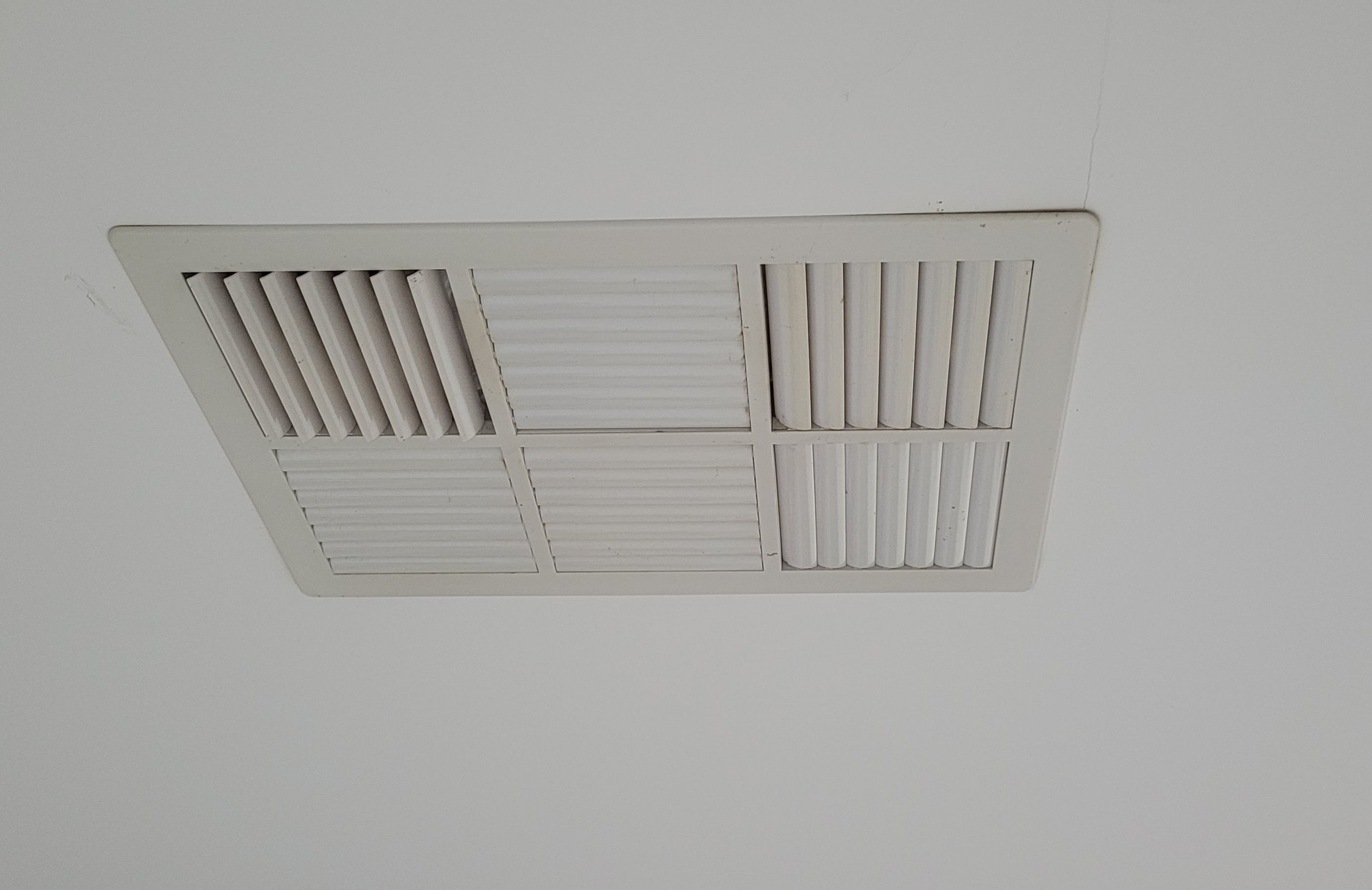 Evaporative cooler ceiling store vent