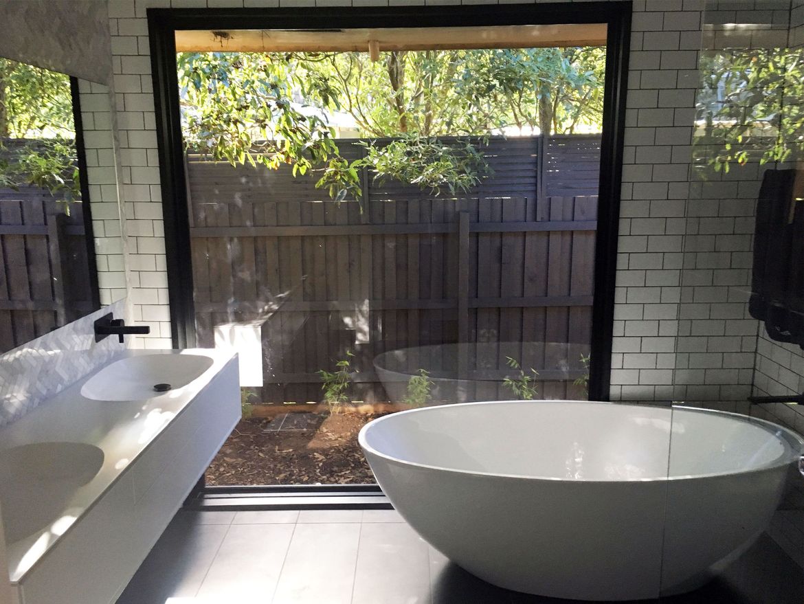 Darren's gorgeous modern bathroom