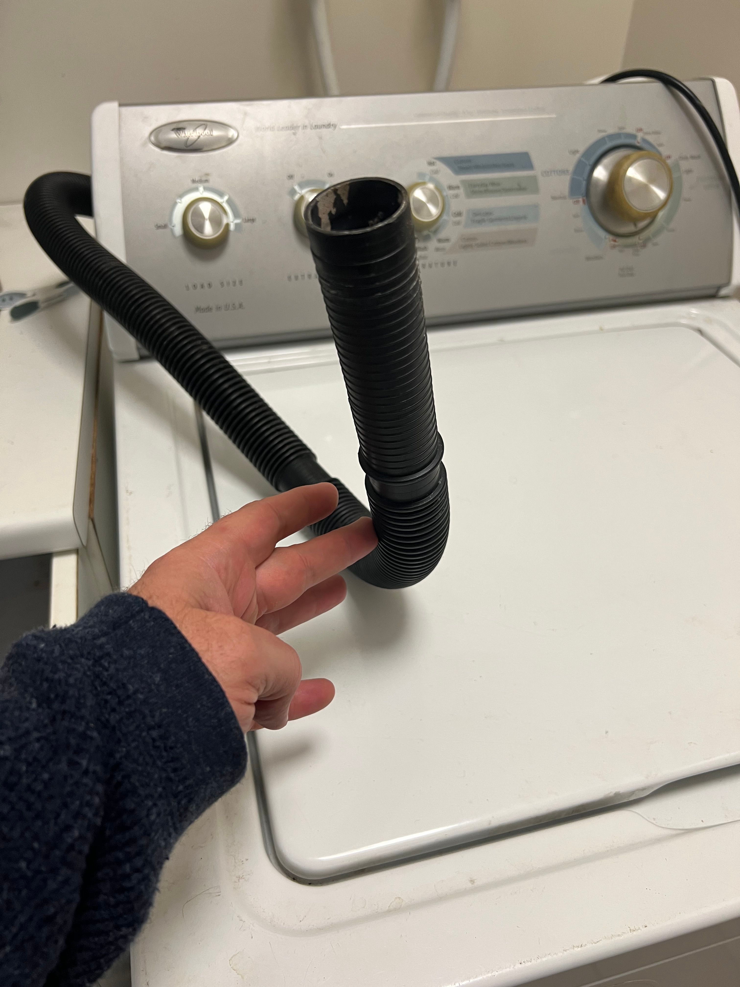 Help? 🙏 The washing machine won't drain when connected to the nipple. Is  this setup correctly? : r/Plumbing