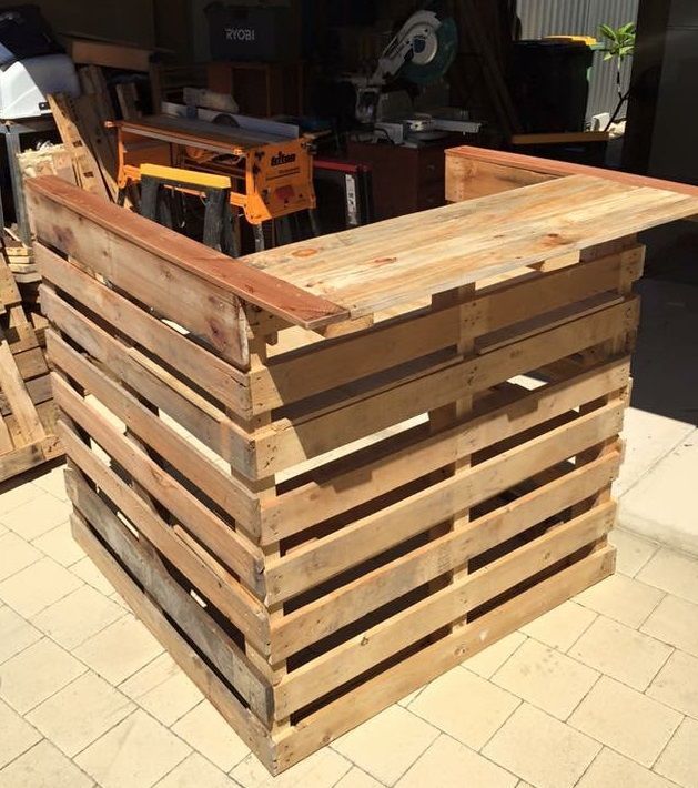 Bar made with pallet wood