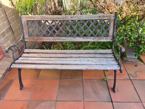 How to Restore a Wood Outdoor Bench