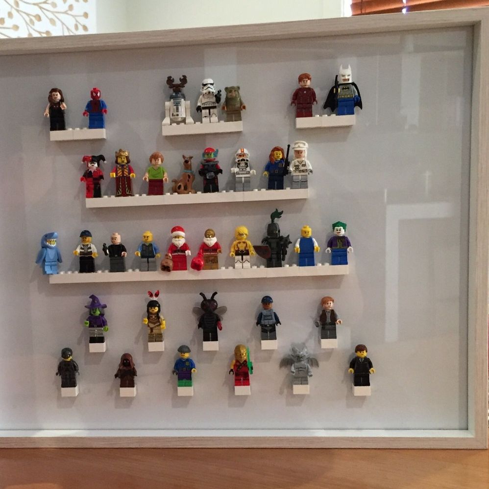 Display frame for LEGO minifigs