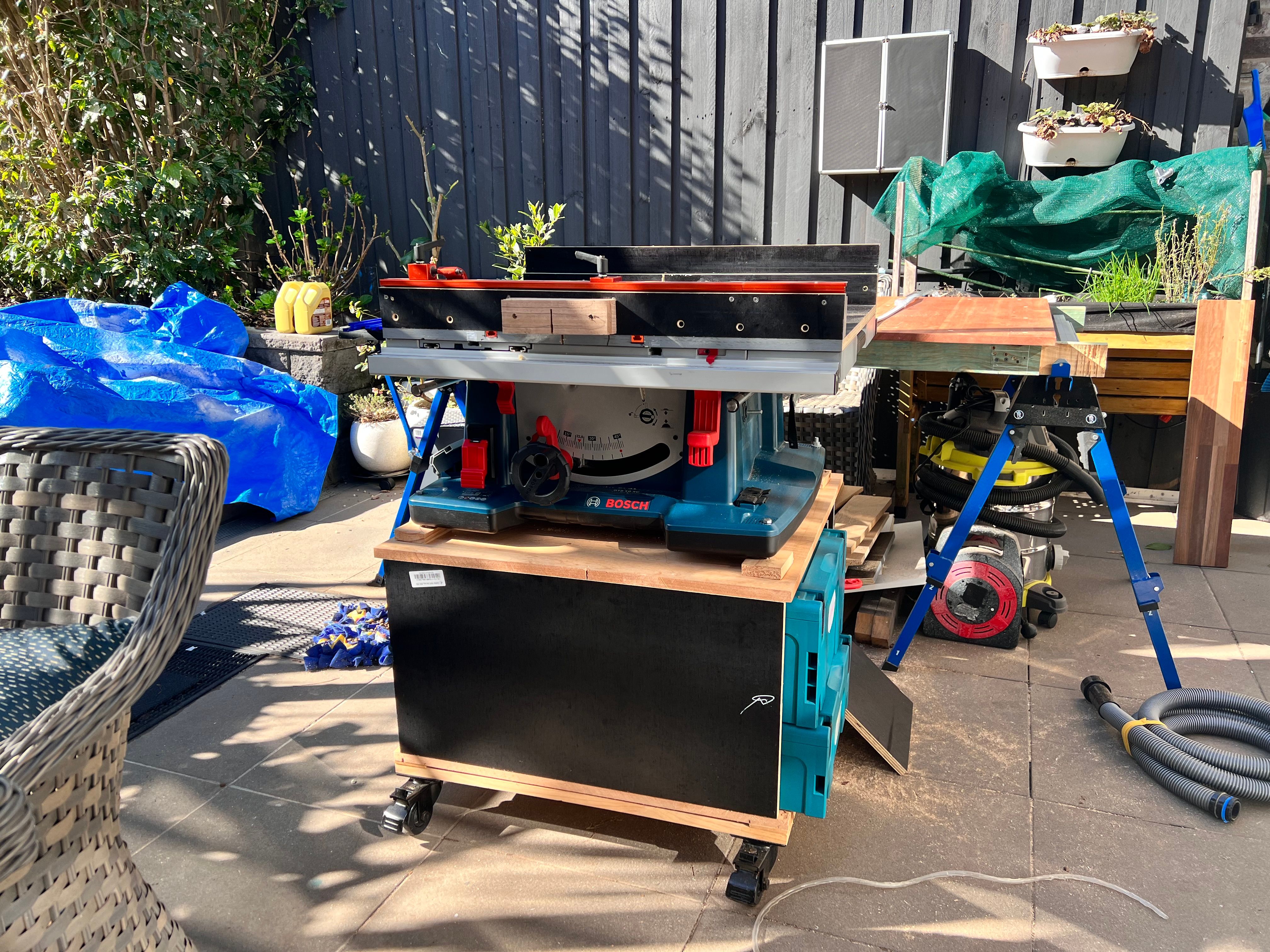 Makita table deals saw stand bunnings