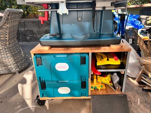 Makita mitre deals saw stand bunnings