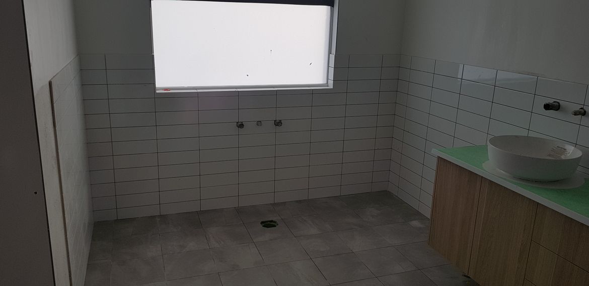 Ensuite bath area