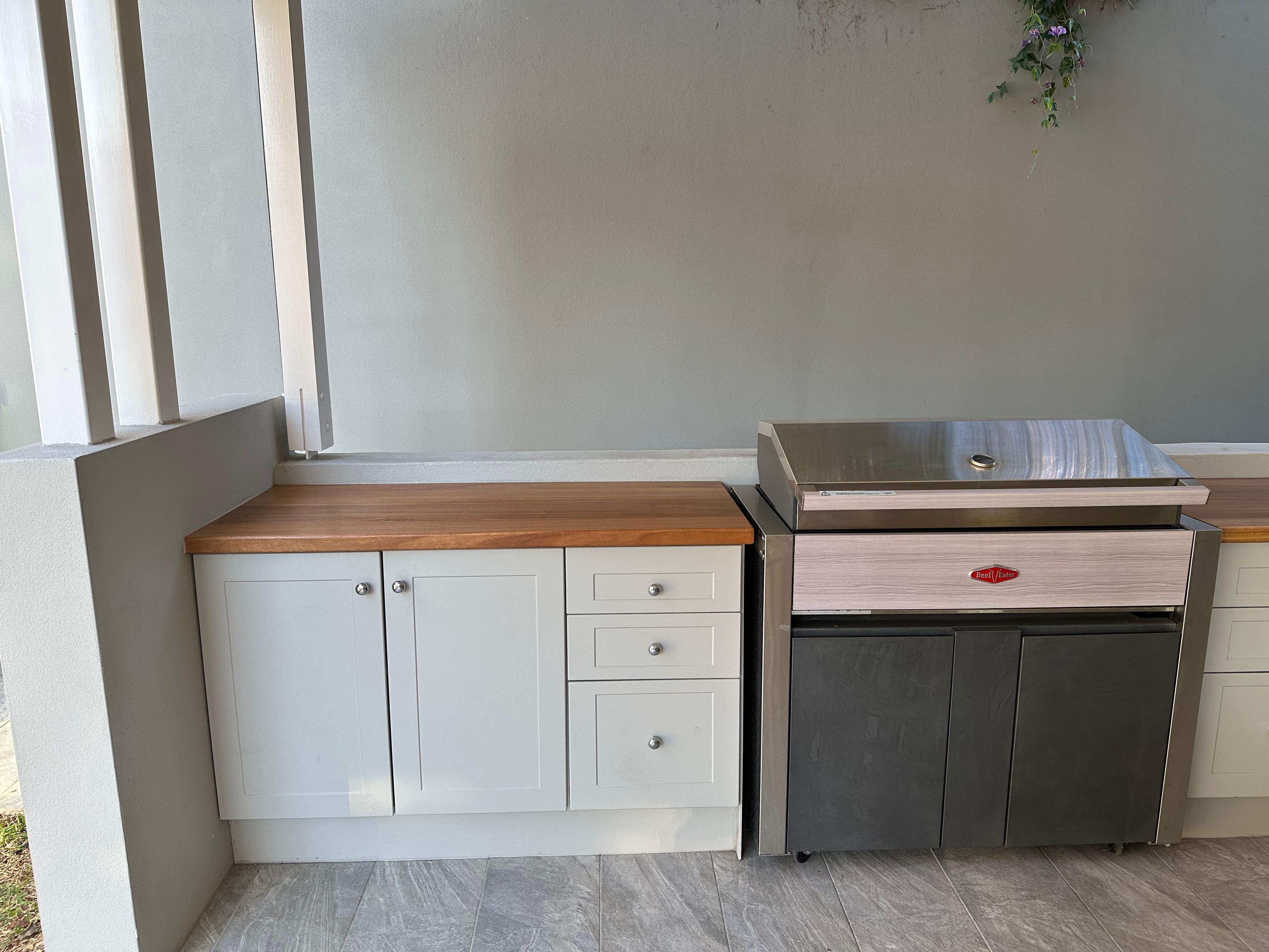 Outdoor kitchen 2024 cabinets bunnings