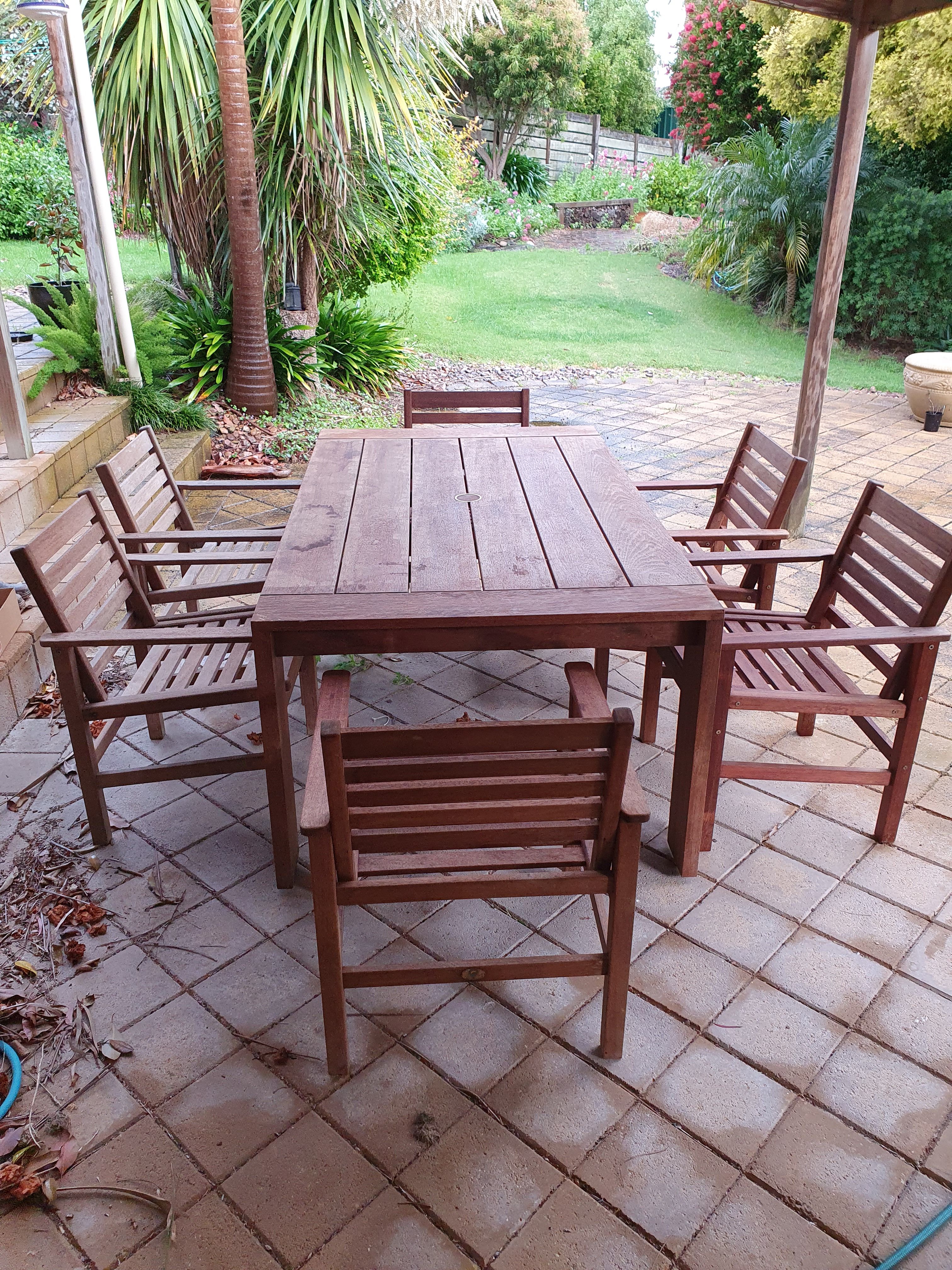 Teak Oil - The best oil for garden furniture and outdoor wood