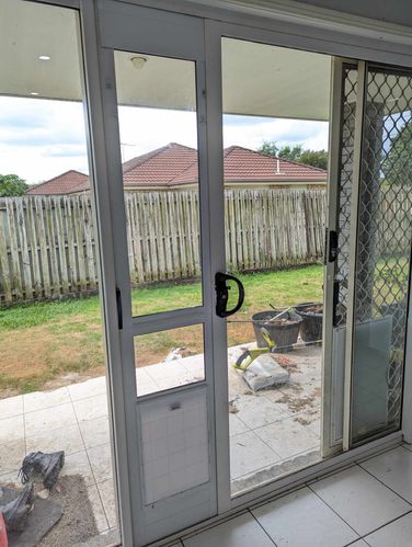 Dog door outlet in glass bunnings