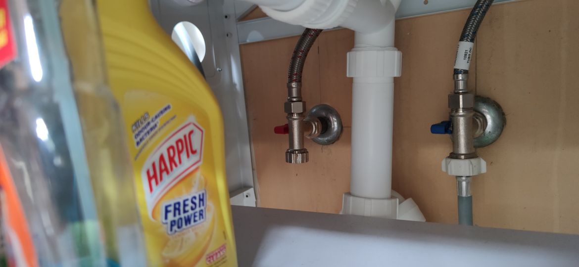 Washing machine connected to water pipe