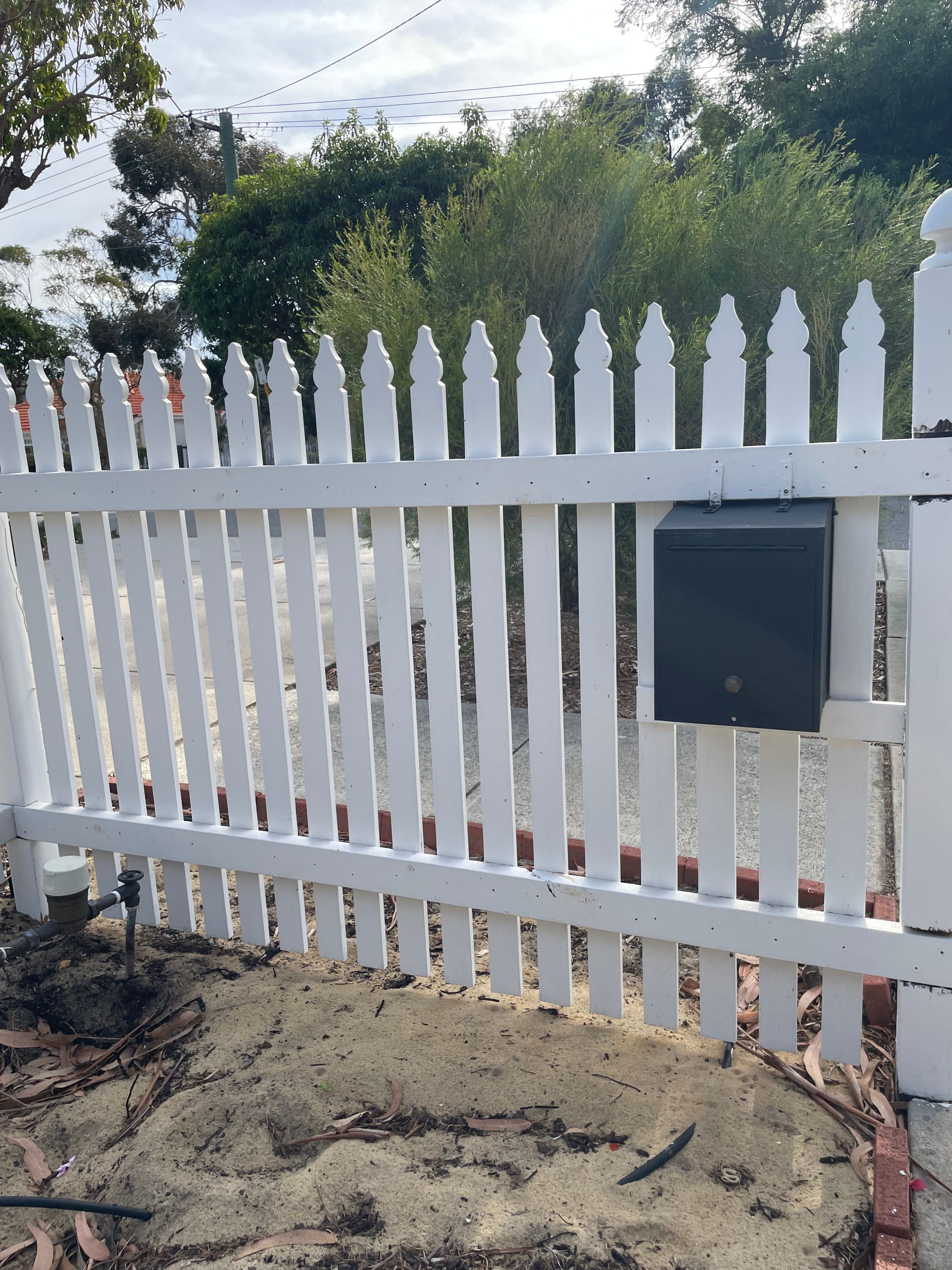 What’s The Best Tool To Cut Picket Fence 